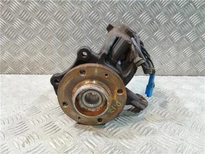 Front Left Hub Citroen C3 Picasso (2009->) 1.6 Sx [1,6 Ltr. - 88 Kw 16V] 5Fw - - Image 1 of 4
