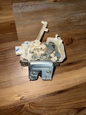 Actuador de bloqueo de pestillo puerta levadiza trasera maletero hatchback Mitsubishi Mirage 2014-2020 Foto 1 de 2