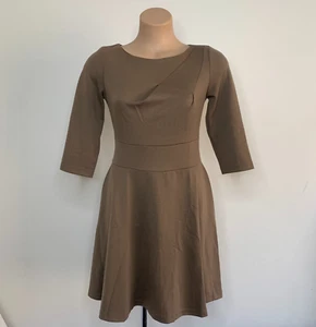 Vestido Patinador FIGL Mocha AU 10 NUEVO CON ETIQUETAS Ropa de Oficina Hecho en Polonia Ajuste y Acampanado Elástico - Imagen 1 de 12