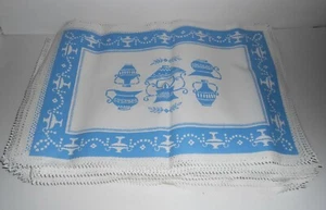Lot of 75 Vintage Vinyl Placemats Blue and White Made in Japan - Picture 1 of 9