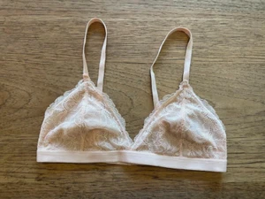 EXPRESS Champagne Lace X-SMALL Unlined Wireless Triangle Pullover Bralette NWT - Picture 1 of 2