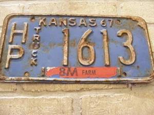 Placa de matrícula del estado de Kansas 1967 automóvil camión agrícola etiqueta HP 1613 Harper County 67 - Imagen 1 de 1