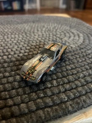Corvette de cuero inglés Hot Wheels Tom McEwen Mongoose Drag Strip Demons 1977 Foto 1 de 4