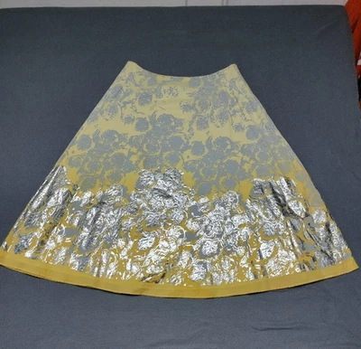 NUEVO CON ETIQUETAS~ISDA & CO~ Falda acampanada 8 para mujer plateada barroca roseta floral Fairycore Foto 1 de 4