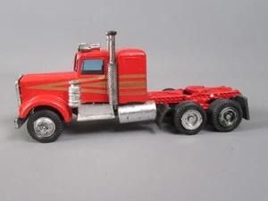 C411 Vintage Jouet Hong-Kong Tracteur Seul Kenworth T560 Camion Rouge L 15.4 cm - Imagen 1 de 11
