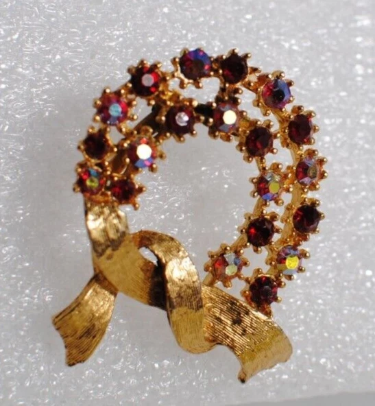 Gold Tone Christmas Reef Raspberry Red Glass Stone & Gold Bow 1 3/4" Brooch - Image 1 of 4