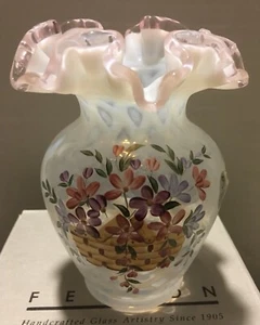 Longaberger Fenton Vase 2002 Trellis Diamond Optic Opalescent Pink Crest Ruffle - Picture 1 of 12