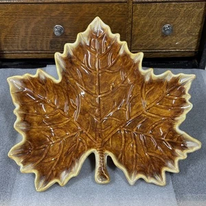 Vintage Ceramic Art Pottery Maple Leaf Shaped Serving Dish 8' x 7" x 1.5" - Picture 1 of 7