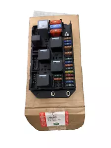 CAJA DE FUSIBLES TRASERA LAND ROVER RANGE ROVER 10-12 NUEVA GENUINA LR021665 - Imagen 1 de 3