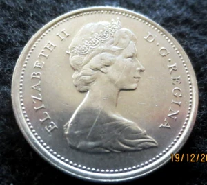 1974 QUEEN ELIZABETH ll CANADIAN 25 CENT CARILOU SILVER COIN CIRCULATED - Picture 1 of 2
