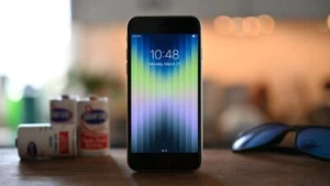 Apple iPhone SE 2022 3rd Gen 5G 64GB 128GB 256GB US Unlocked iOS Smartphone New - Picture 1 of 10