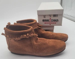 Damen Größe 10 US Minnetonka braun Wildleder Rücken Reißverschluss Stiefeletten Neu im Karton - Bild 1 von 7