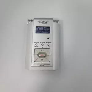 ROLAND Edirol R-09 24 bit Wave MP3 Recorder Digital Audio white - Picture 1 of 6