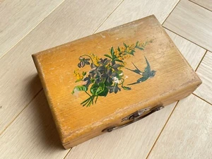 Charmante Mallette en bois ancienne à décor d'hirondelle - Vers 1900 - Picture 1 of 5