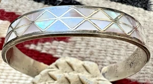 Vintage ZIG-ZAG GEOMÉTRICO ROSA SHELL + pulsera brazalete esterlina 6.5" Zuni - Imagen 1 de 7