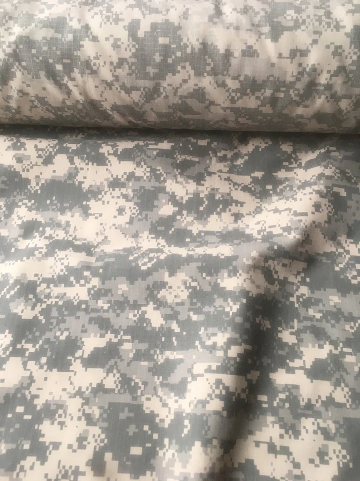 TELA CAMUFLAJE ACU. "Camuflaje digital - 50/50 algodón/nylon - 65"" ancho corte 2,75 yardas" Foto 1 de 2
