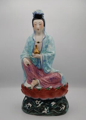 粉彩瓷塑自在观音菩萨佛像 Chinese Famille Rose Porcelain Sculpture Bodhisattva Guanyin Statue - Image 1 of 4