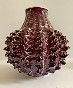 Jarrón de cerámica brutalista firmado por la artista de Nueva York Eugenia Meltzer ciruela esmaltada con púas - Imagen 1 de 10