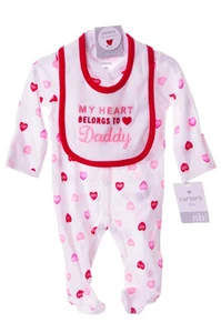 Pijama Carters My Heart Belongs to Daddy Footie Bib NB Recién Nacido 9 Meses NUEVO - Imagen 1 de 1