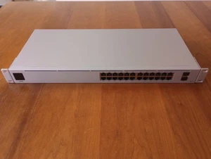 Ubiquiti UniFi Gen 2 24-Port PoE Switch (USW-24-POE) - Photo 1/14