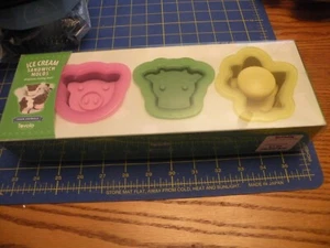 NEW IN PACKAGE TOVOLO Ice Cream Sandwich Treats Pig Cow Chicken Molds Farm - Picture 1 of 3