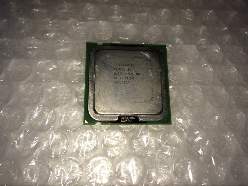 Processore Intel Pentium 4 530 SL7KK 3.00GHz 800MHz FSB 1MB L2 Socket 775 - Immagine 1 di 1