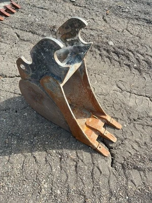 Cucharón Kubota K7917 12" para excavadora U48 U55 KX057 Foto 1 de 4