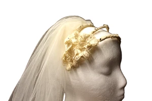 1950’s – 1960’s WEDDING VEIL & BLUSHER WITH CROCHET FLORAL DESIGN HEAD BAND - Picture 1 of 15