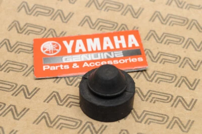 Nuevo de Lote Antiguo Yamaha MG1 RS100 XJ650 XS400 Soporte Tapón de Goma 1M3-27114-00 Foto 1 de 3