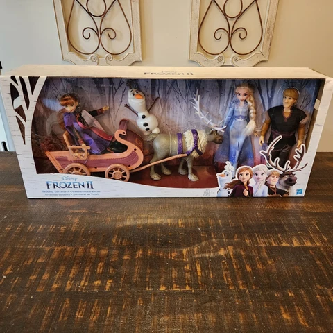 Disney Frozen II / 2, Sledding Adventures - Elsa, Anna, Olaf,  Kristoff **NEW** Cover