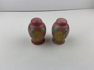 1 SET of HULL Pottery VINTAGE Pink Floral SALT AND PEPPER SHAKERS 8Z - Imagen 1 de 8