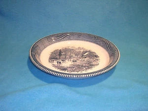 Royal China von Jeannette Courrier & Ives blau 10" Tortenplatte voll/früher Morgen. - Bild 1 von 3