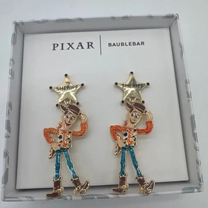 BaubleBar Pixar Woody Sheriff Toy Story Ohrhänger - Bild 1 von 4