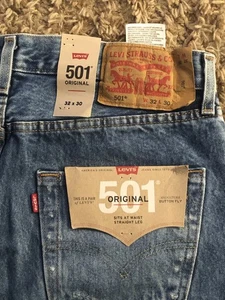 Levi's Men 501 Original Straight Leg Button Fly Distressed Jeans Size 32x30 NWT - Picture 1 of 6