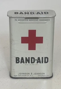 VINTAGE 1930's JOHNSON AND JOHNSON BAND AID TIN CONTAINER W/ ORIGINAL BANDAGES - Picture 1 of 8