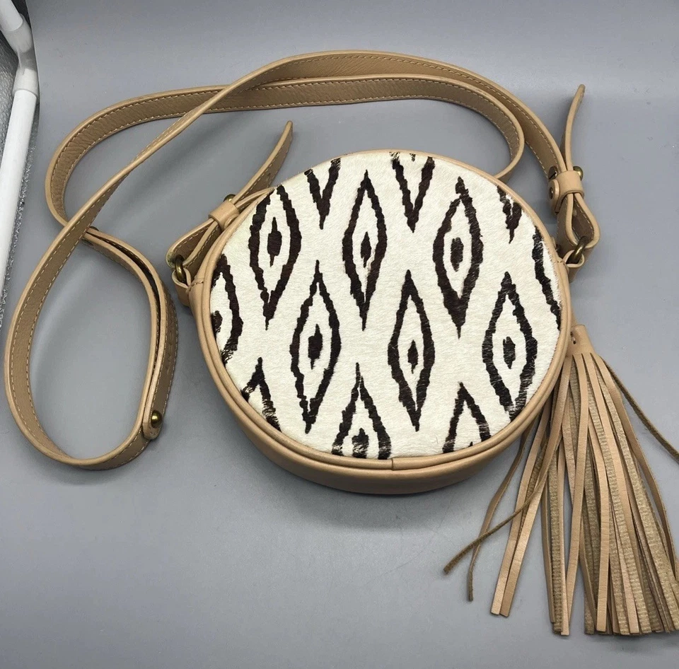 Bolso Bandolera Cynthia Vincent Ikat Para Mujer Redondo Cuero Beige Tostado Piel Usado en Excelente Condición Foto 1 de 4
