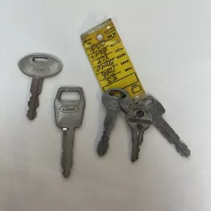 Vintage Set of Mostly Automotive Keys Lot of 5 FORD - Picture 1 of 4