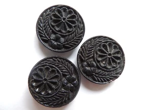 Ensemble de 3 boutons en verre ciselé, décor de fleurs. Jais. French buttons.  - Picture 1 of 3