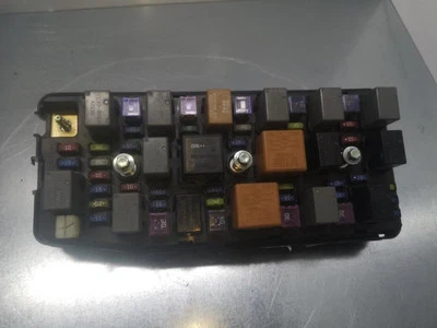 Caja Reles/Fusibles para CHEVROLET CAPTIVA 3.2 V6 LTX 2008 831252 - Imagen 1 de 4