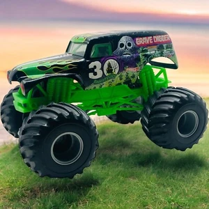 Monster Jam Grave Digger Large Truck Maßstab 1:64 Monstertruck Hot Wheels - Bild 1 von 16