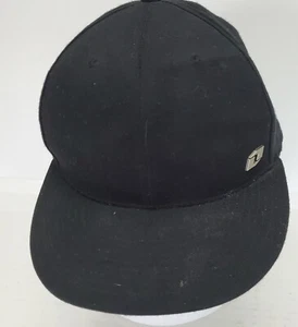 210 fitted flexfit hip hop style cap with decorative bill underside - Picture 1 of 6