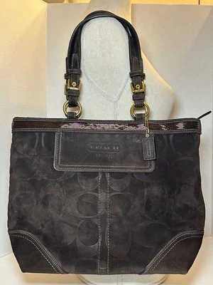 Bolso de hombro Coach #10442 de gamuza marrón chocolate con cuentas y etiqueta colgante bolsa antipolvo Foto 1 de 4