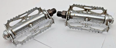 RALEIGH 1979 BICYCLE FLAT PLATFORM PEDALS 9/16 INCH SILVER CHROME ENGLAND - Image 1 of 4