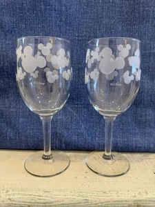 Juego de 2 copas de vino esmeriladas grabadas exclusivas de los parques de Disney - Imagen 1 de 8