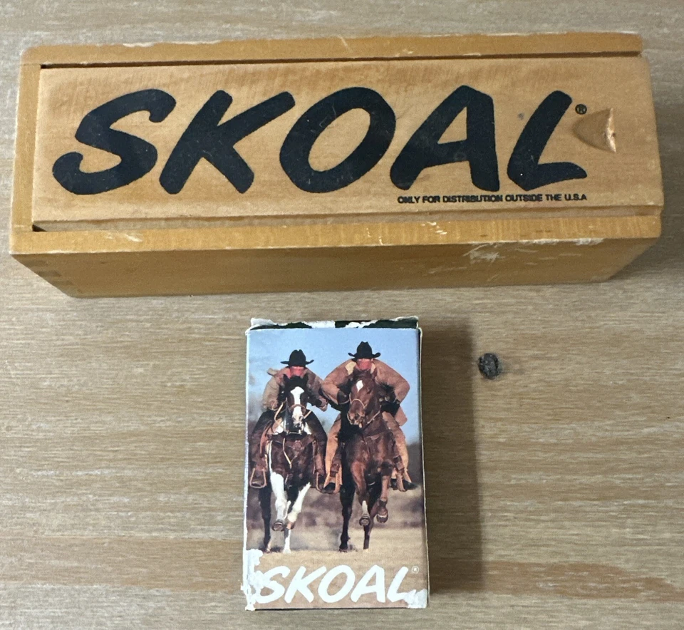 Juego de dominó de tabaco para masticar Skoal vintage RARO caja de madera y cartas de juego Foto 1 de 4