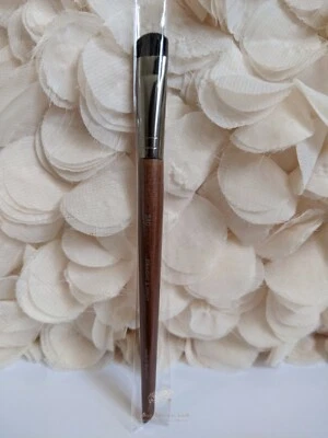 Make Up For Ever #240 Medium Round Shader Brush New in Sleeve