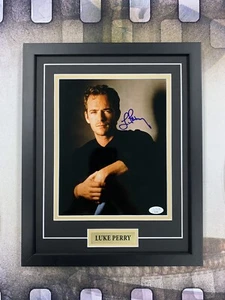 Luke Perry Signed 8x10 Photo Jsa Auto Custom Framed Actor Model - Bild 1 von 4