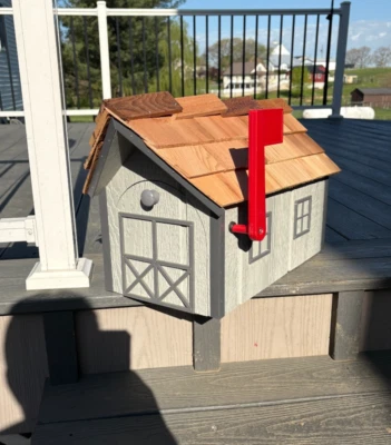 Buzón estilo granero beige/gris oscuro borde) - hecho a mano por Amish, Lancaster Cnty Foto 1 de 3