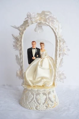 8" Vintage 1950s Plástico Costa Novedad Novia y Novio Boda Pastel Topper Foto 1 de 4