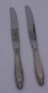 L - 2 COLTELLI DA CENA MODELLO PRELUDIO INTERNAZIONALE, MANICI STERLING, 8,75 POLLICI - Foto 1 di 5